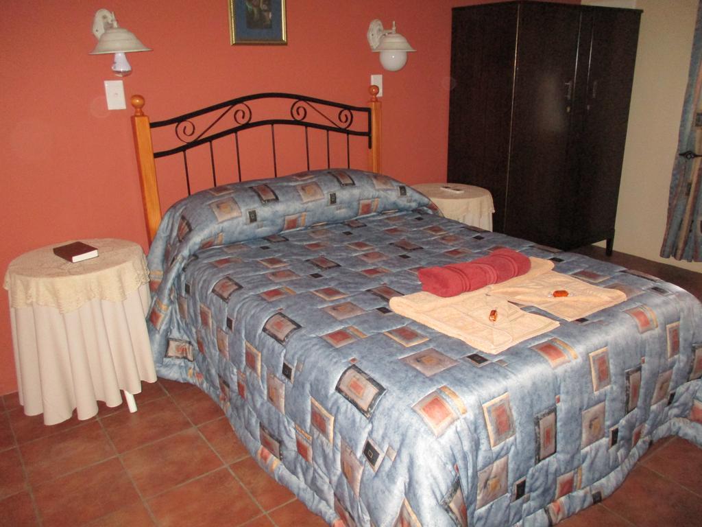 Van Rhyn Guest House Vanrhynsdorp Экстерьер фото