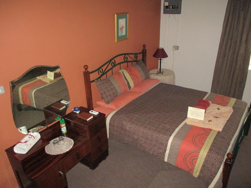 Van Rhyn Guest House Vanrhynsdorp Экстерьер фото