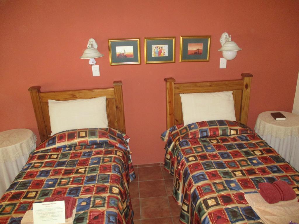 Van Rhyn Guest House Vanrhynsdorp Экстерьер фото