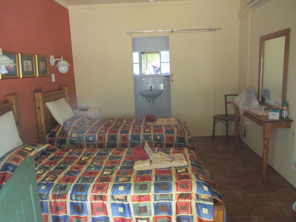 Van Rhyn Guest House Vanrhynsdorp Экстерьер фото